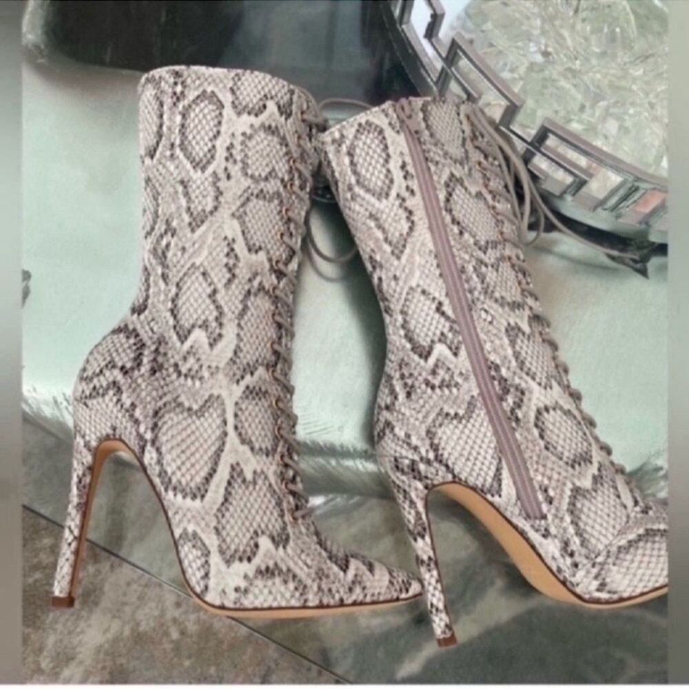 Beautiful Snake Pointy Toe Boots Size 6 - Picture 6 of 12